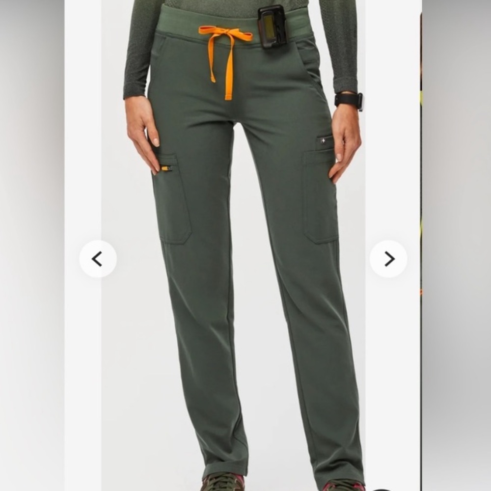 Figs Yola 2.0 scrub bottoms XSP in Moss. XS petite.